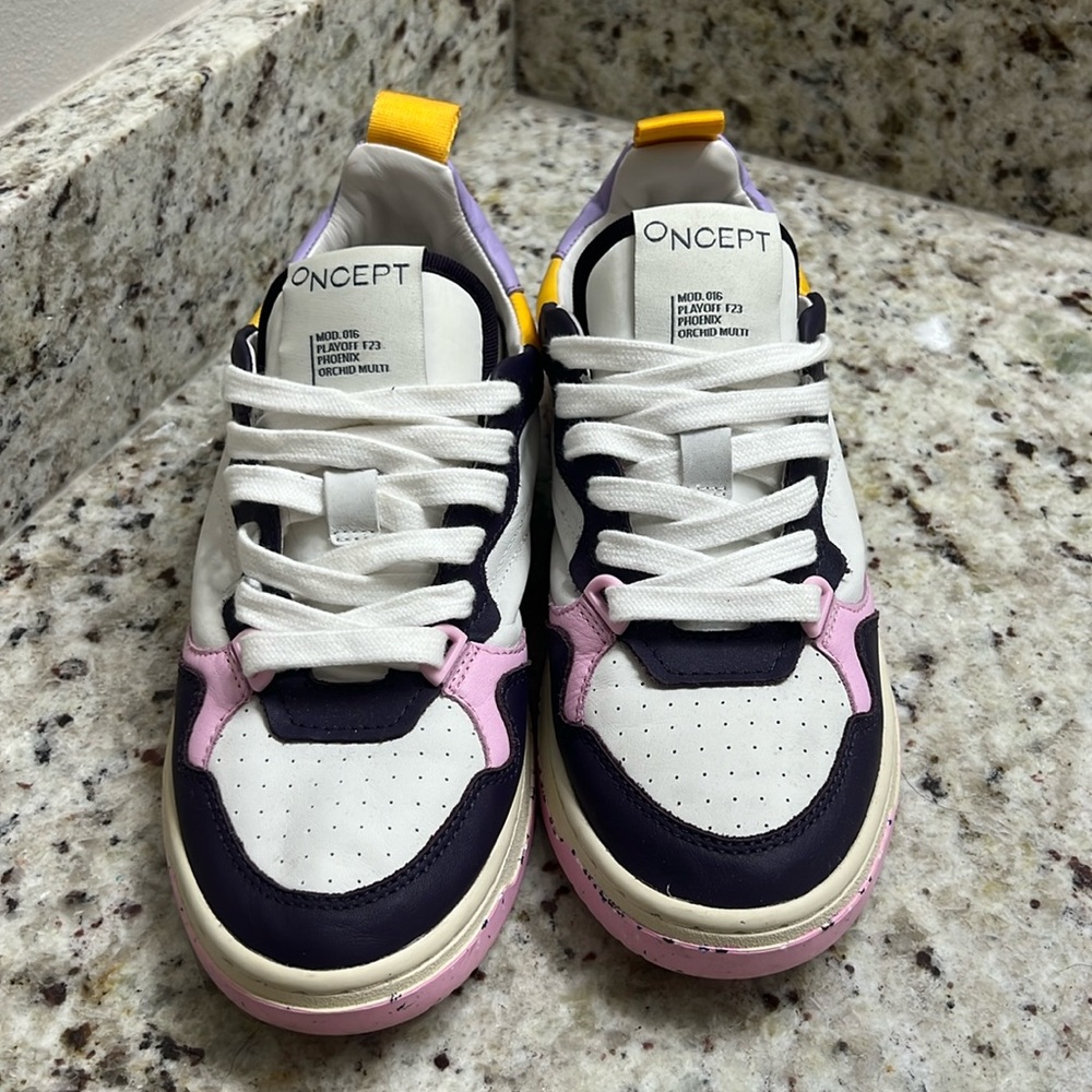 EUC 7.5 Oncept Phoenix Orchid Multi Sneakers